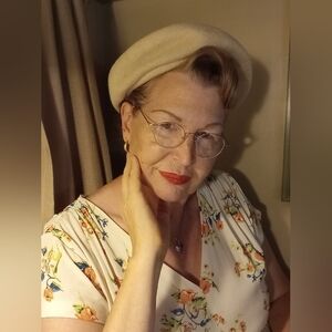 Womans Vintage Cream Hat